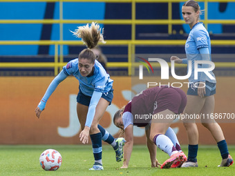 Laia Aleixandri #4 of Manchester City W.F.C. goes past the opponent during the Barclays FA Women's Super League match between Manchester Cit...