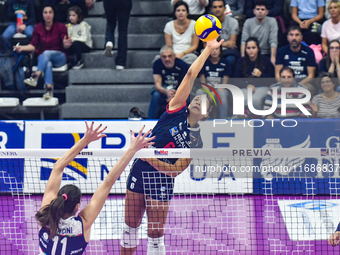 Avery Skinner of Chieri '76 is in action during the Italian women's Serie A1 Tigota Volleyball match between Reale Mutua Fenera Chieri '76 a...