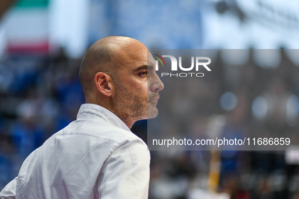 Simone Benandini is the coach of Il Bisonte Firenze during the Italian women's Serie A1 Tigota Volleyball match between Reale Mutua Fenera C...