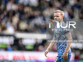 AFC Ajax Amsterdam midfielder Davy Klaassen plays during the match between Heracles Almelo and Ajax at the Asito Stadium for the Dutch Eredi...