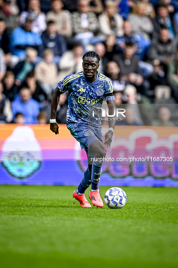 AFC Ajax Amsterdam forward Bertrand Traore plays during the match between Heracles Almelo and Ajax at the Asito Stadium for the Dutch Erediv...