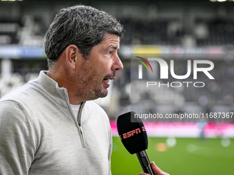 Heracles Almelo trainer Erwin van de Looi is present during the match between Heracles Almelo and Ajax at the Asito stadium for the Dutch Er...