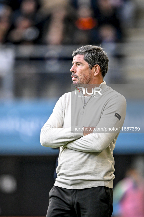 Heracles Almelo trainer Erwin van de Looi is present during the match between Heracles Almelo and Ajax at the Asito stadium for the Dutch Er...