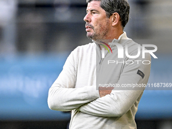 Heracles Almelo trainer Erwin van de Looi is present during the match between Heracles Almelo and Ajax at the Asito stadium for the Dutch Er...