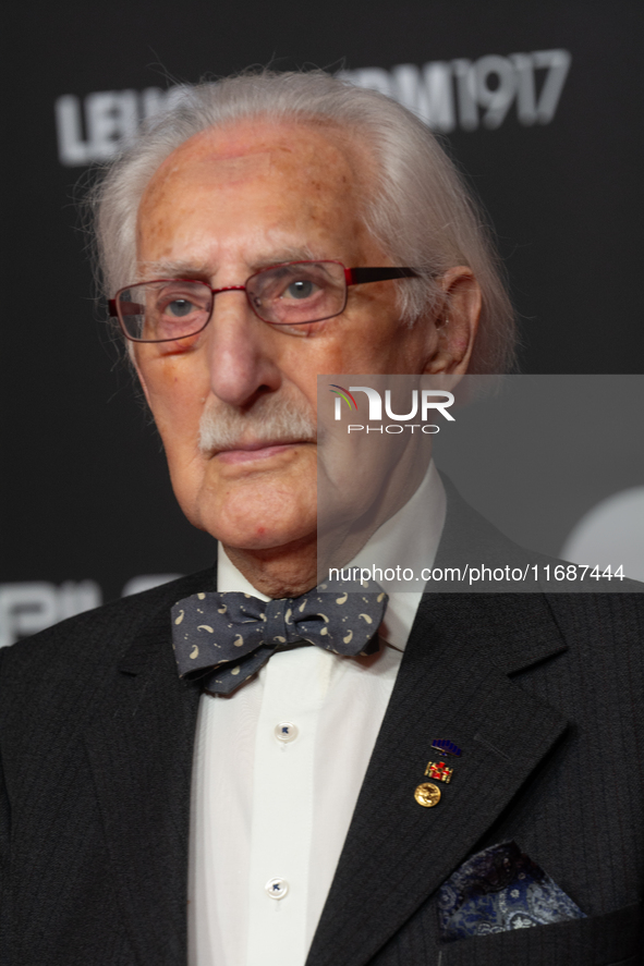 Dr. Leon Weintraub, the Holocaust survivor, is on the red carpet of the photocall for the film ''Feuhren und Verfuehrer'' at Film Palast in...