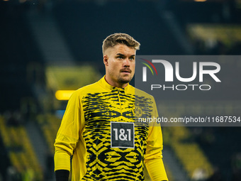 Alexander Meyer of Borussia Dortmund looks on before the Bundesliga match between Borussia Dortmund and FC St. Pauli 1910 at Signal Iduna Pa...