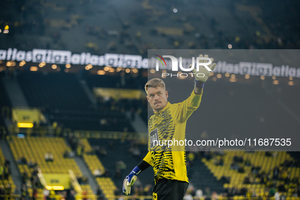 Alexander Meyer of Borussia Dortmund looks on before the Bundesliga match between Borussia Dortmund and FC St. Pauli 1910 at Signal Iduna Pa...