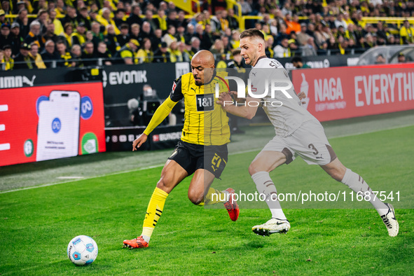 Donyell Malen of Borussia Dortmund plays the ball during the Bundesliga match between Borussia Dortmund and FC St. Pauli 1910 at Signal Idun...