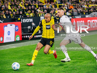 Donyell Malen of Borussia Dortmund plays the ball during the Bundesliga match between Borussia Dortmund and FC St. Pauli 1910 at Signal Idun...