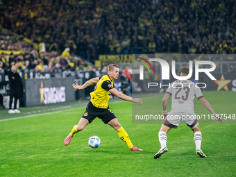 Julian Ryerson of Borussia Dortmund plays the ball during the Bundesliga match between Borussia Dortmund and FC St. Pauli 1910 at Signal Idu...