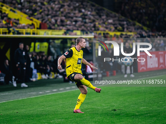 Julian Ryerson of Borussia Dortmund plays the ball during the Bundesliga match between Borussia Dortmund and FC St. Pauli 1910 at Signal Idu...