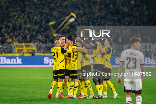 Players of Borussia Dortmund celebrate after scoring the first goal during the Bundesliga match between Borussia Dortmund and FC St. Pauli 1...