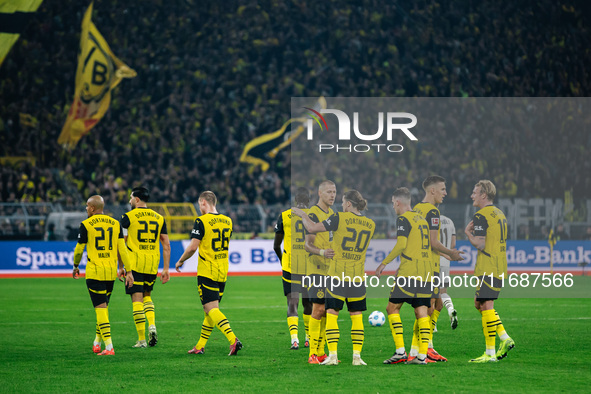 Players of Borussia Dortmund celebrate after scoring the first goal during the Bundesliga match between Borussia Dortmund and FC St. Pauli 1...