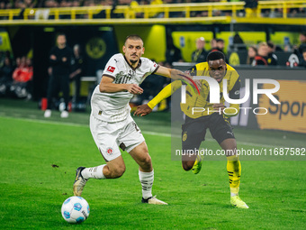 Jamie Bynoe-Gittens of Borussia Dortmund fights for the ball during the Bundesliga match between Borussia Dortmund and FC St. Pauli 1910 at...