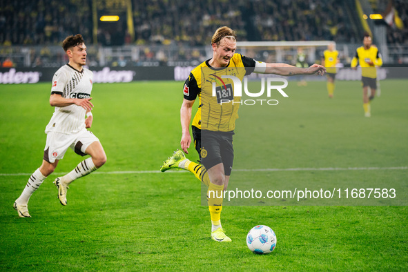 Julian Brandt of Borussia Dortmund plays the ball during the Bundesliga match between Borussia Dortmund and FC St. Pauli 1910 at Signal Idun...