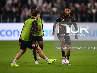 Douglas Luiz plays during the Serie A match between Juventus FC and SS Lazio at Allianz Stadium in Turin, Italy, on October 19, 2024. (