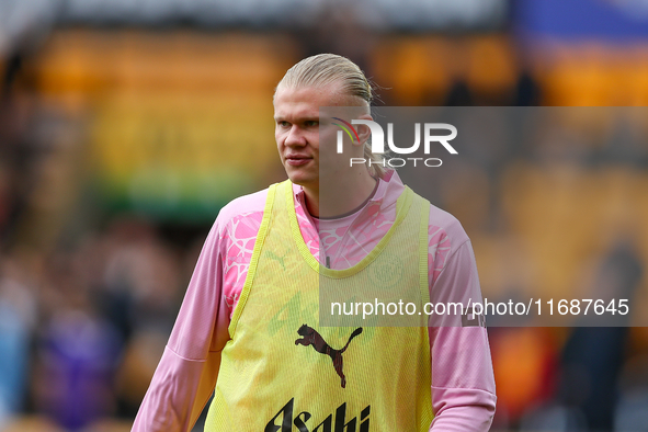 Erling Haaland of Manchester City warms up during the Premier League match between Wolverhampton Wanderers and Manchester City at Molineux i...