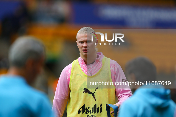 Erling Haaland of Manchester City warms up during the Premier League match between Wolverhampton Wanderers and Manchester City at Molineux i...