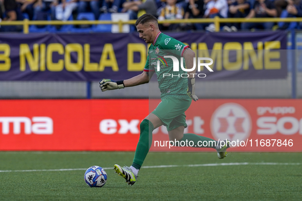 Andrea Fulignati of Cremonese during the Serie B match between SS Juve Stabia and Cremonese at Stadio Romeo Menti Castellammare Di Stabia It...