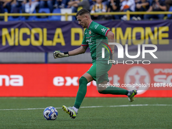 Andrea Fulignati of Cremonese during the Serie B match between SS Juve Stabia and Cremonese at Stadio Romeo Menti Castellammare Di Stabia It...