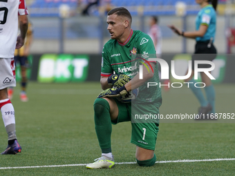 Andrea Fulignati of Cremonese during the Serie B match between SS Juve Stabia and Cremonese at Stadio Romeo Menti Castellammare Di Stabia It...