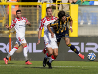 Niccolo Fortini of SS Juve Stabia competes for the ball with Valentin Antov of US Cremonese during the Serie B match between SS Juve Stabia...