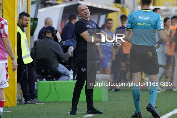 Eugenio Corini Head Coach of Cremonese during the Serie B match between SS Juve Stabia and Cremonese at Stadio Romeo Menti Castellammare Di...