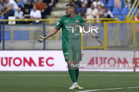 Andrea Fulignati of Cremonese during the Serie B match between SS Juve Stabia and Cremonese at Stadio Romeo Menti Castellammare Di Stabia It...