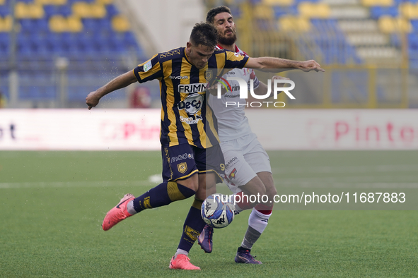 Andrea Adorante of SS Juve Stabia competes for the ball with Matteo Bianchetti of Cremonese during the Serie B match between SS Juve Stabia...