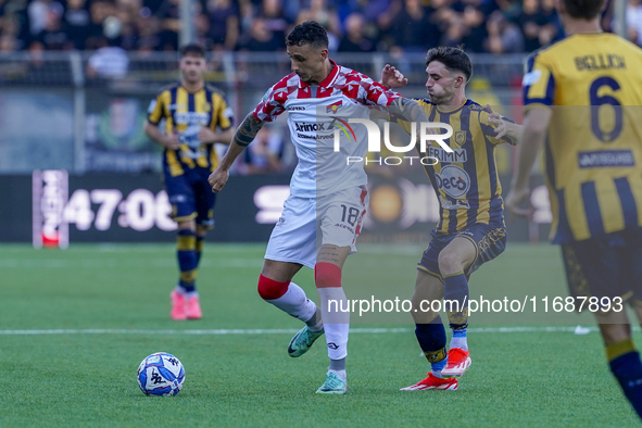 Michele Collocolo of Cremonese competes for the ball with Christian Pierobon of Cremonese during the Serie B match between SS Juve Stabia an...