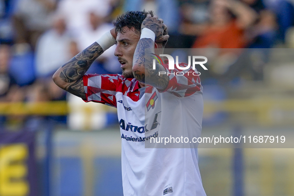 Marco Nasti of Cremonese  looks dejected during the Serie B match between SS Juve Stabia and Cremonese at Stadio Romeo Menti Castellammare D...