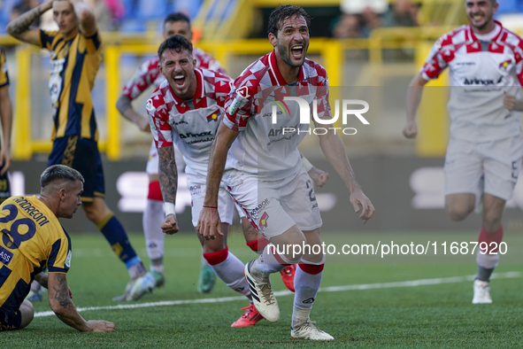 Franco Vazquez of Cremonese during celebrates after scoring the Serie B match between SS Juve Stabia and Cremonese at Stadio Romeo Menti Cas...