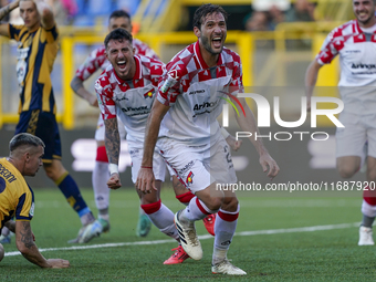 Franco Vazquez of Cremonese during celebrates after scoring the Serie B match between SS Juve Stabia and Cremonese at Stadio Romeo Menti Cas...