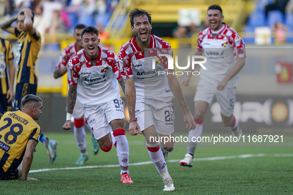 Franco Vazquez of Cremonese during celebrates after scoring the Serie B match between SS Juve Stabia and Cremonese at Stadio Romeo Menti Cas...