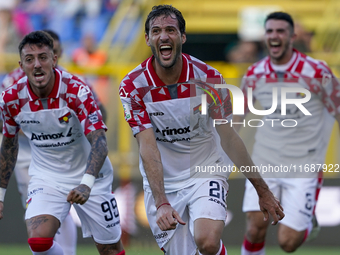 Franco Vazquez of Cremonese during celebrates after scoring the Serie B match between SS Juve Stabia and Cremonese at Stadio Romeo Menti Cas...