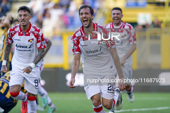 Franco Vazquez of Cremonese during celebrates after scoring the Serie B match between SS Juve Stabia and Cremonese at Stadio Romeo Menti Cas...