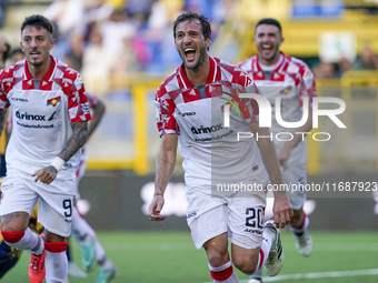 Franco Vazquez of Cremonese during celebrates after scoring the Serie B match between SS Juve Stabia and Cremonese at Stadio Romeo Menti Cas...