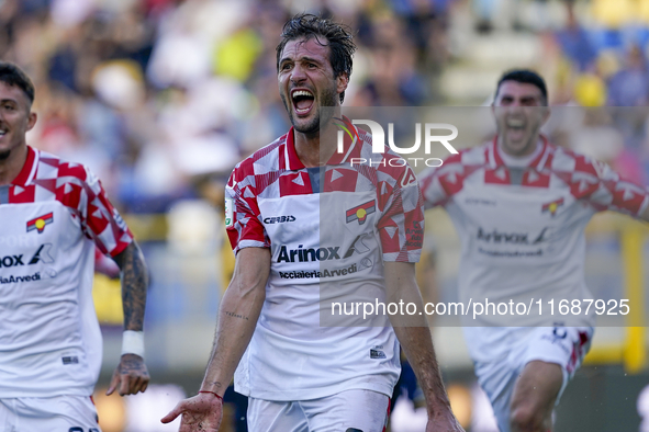 Franco Vazquez of Cremonese during celebrates after scoring the Serie B match between SS Juve Stabia and Cremonese at Stadio Romeo Menti Cas...