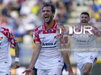 Franco Vazquez of Cremonese during celebrates after scoring the Serie B match between SS Juve Stabia and Cremonese at Stadio Romeo Menti Cas...