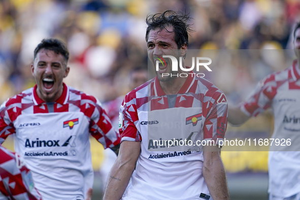 Franco Vazquez of Cremonese during celebrates after scoring the Serie B match between SS Juve Stabia and Cremonese at Stadio Romeo Menti Cas...