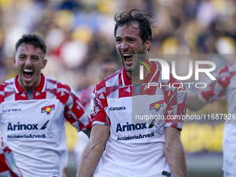 Franco Vazquez of Cremonese during celebrates after scoring the Serie B match between SS Juve Stabia and Cremonese at Stadio Romeo Menti Cas...