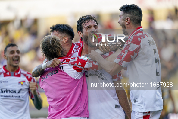 Franco Vazquez of Cremonese celebrates with team mates after scoring during the Serie B match between SS Juve Stabia and Cremonese at Stadio...