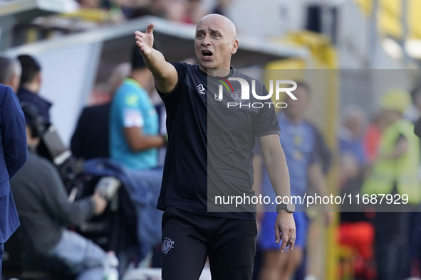 Eugenio Corini Head Coach of Cremonese during the Serie B match between SS Juve Stabia and Cremonese at Stadio Romeo Menti Castellammare Di...