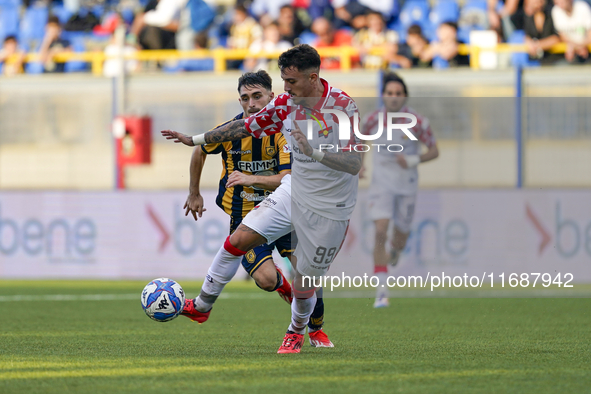 Marco Nasti of Cremonese during the Serie B match between SS Juve Stabia and Cremonese at Stadio Romeo Menti Castellammare Di Stabia Italy o...