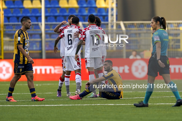 Players of US Cremonese celebrate at the end of the Serie B match between SS Juve Stabia and Cremonese at Stadio Romeo Menti Castellammare D...