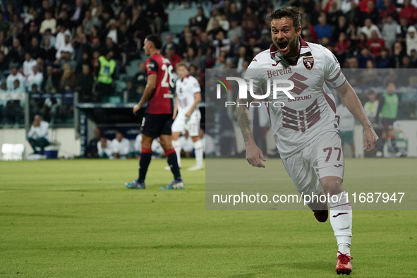 Karol Linetty (Torino FC) celebrates during the Serie A TIM match between Cagliari Calcio and Torino FC in Italy on October 20, 2024 