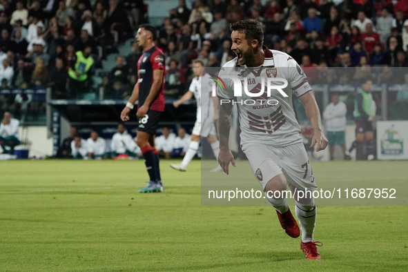 Karol Linetty (Torino FC) celebrates during the Serie A TIM match between Cagliari Calcio and Torino FC in Italy on October 20, 2024 