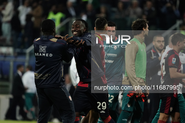 The team of Cagliari celebrates during the Serie A TIM match between Cagliari Calcio and Torino FC in Italy on October 20, 2024 