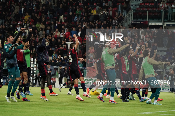 The team of Cagliari celebrates during the Serie A TIM match between Cagliari Calcio and Torino FC in Italy on October 20, 2024 