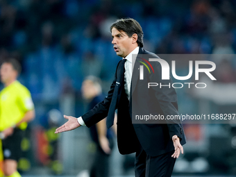 Simone Inzaghi head coach of FC Internazionale gestures during the Serie A Enilive match between AS Roma and FC Internazionale at Stadio Oli...